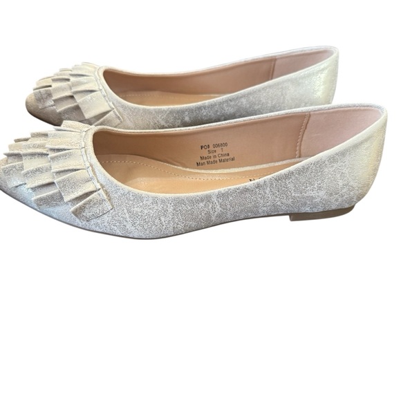 Journee Collection Judy Ruffled Ballet Flats Gold Size 7 - Picture 6 of 10